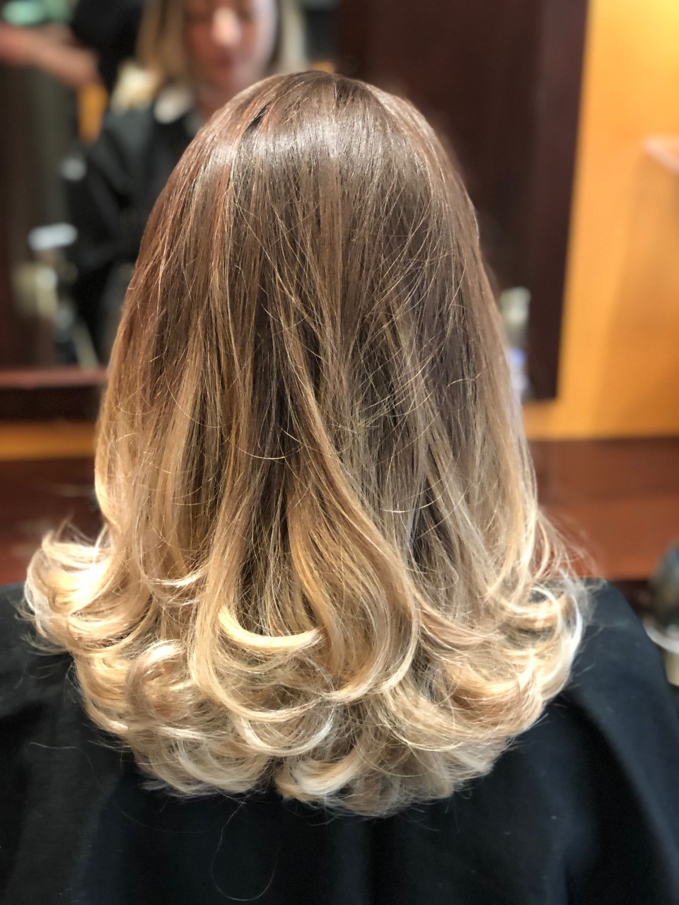 Ombre Blond Polaire Sur Cheveux Mi Longs Salon De Coiffure Kami